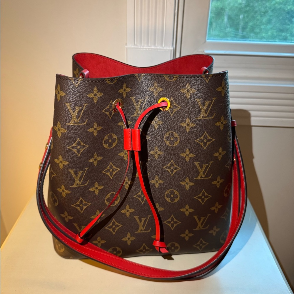 Rare! Louis Vuitton NéoNoé bucket bag